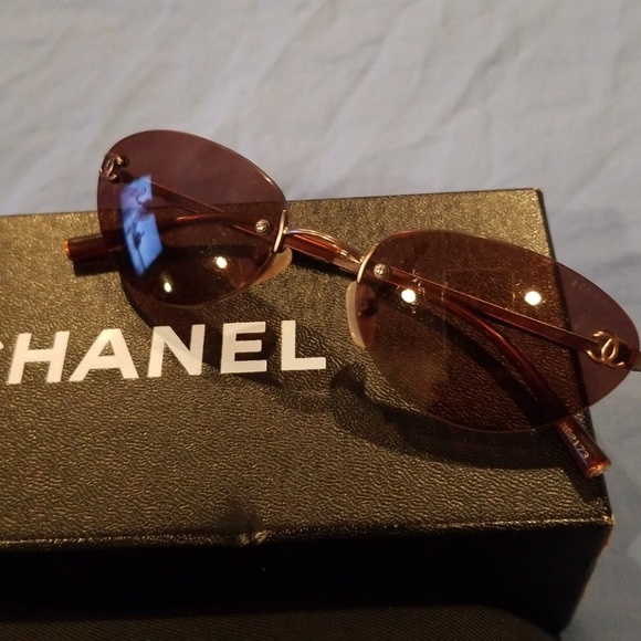 Authentic Chanel sunglass - Picture 8 of 8